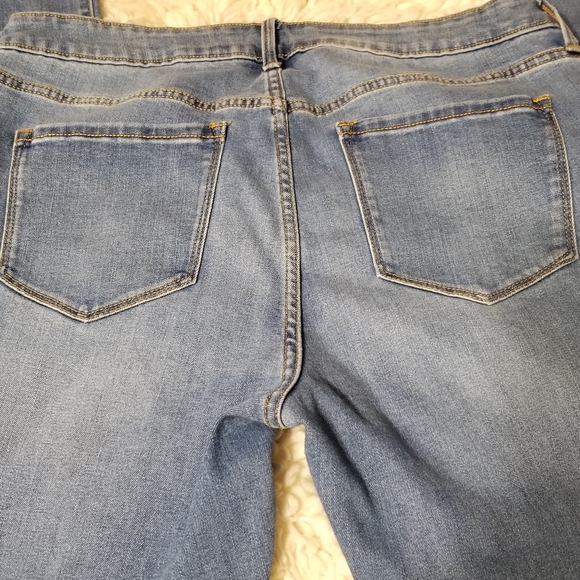 Old Navy Kicker Boot-Cut Jeans. Size 14Short - Picture 2 of 5